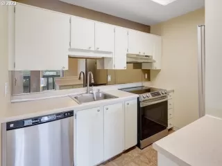 Photo #4: 23094909 Listing