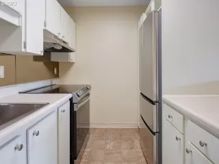 Photo #5: 23094909 Listing