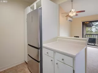 Photo #6: 23094909 Listing