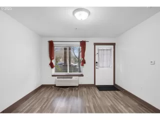 Photo #2: 23095249 Listing