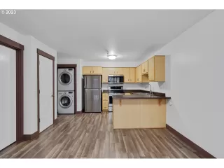 Photo #4: 23095249 Listing