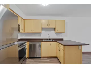 Photo #5: 23095249 Listing