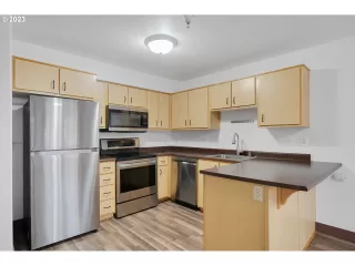 Photo #6: 23095249 Listing