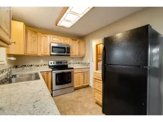 Photo #3: 23095277 Listing