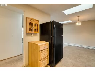 Photo #5: 23095277 Listing