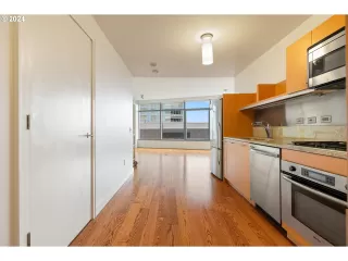 Photo #2: 23095629 Listing