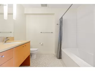 Photo #3: 23095629 Listing