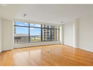 Photo #5: 23095629 Listing