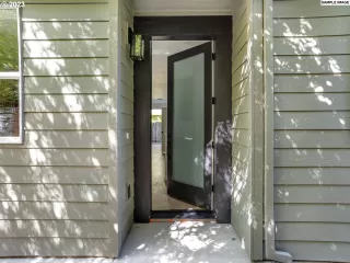 Photo #3: 23095858 Listing