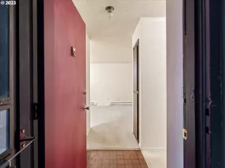 Photo #5: 23097316 Listing