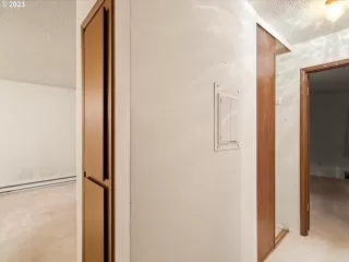 Photo #6: 23097316 Listing