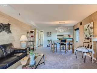 Photo #3: 23097449 Listing