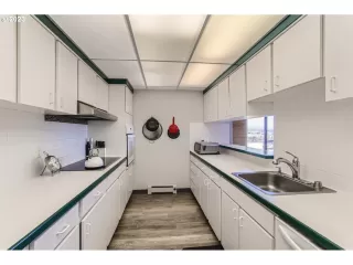 Photo #4: 23097449 Listing