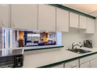 Photo #5: 23097449 Listing