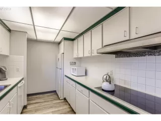 Photo #6: 23097449 Listing