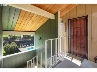 Photo #5: 23098487 Listing