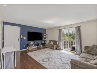 Photo #6: 23098487 Listing