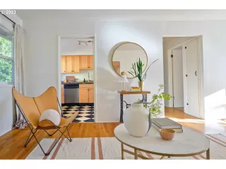 Photo #5: 23100233 Listing