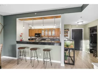 Photo #2: 231003159 Listing