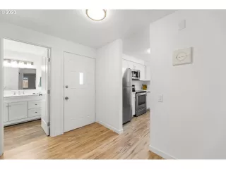 Photo #6: 23100987 Listing 