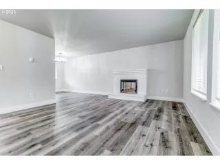 Photo #3: 23101051 Listing