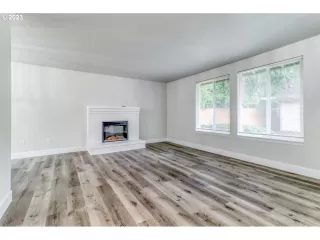 Photo #4: 23101051 Listing