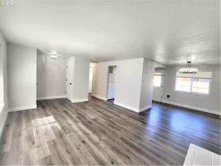 Photo #6: 23101051 Listing