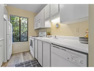 Photo #4: 23102072 Listing