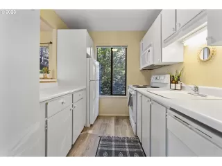 Photo #5: 23102072 Listing