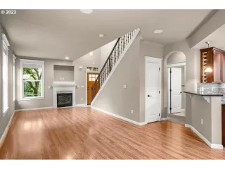 Photo #4: 23102492 Listing