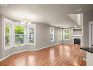 Photo #5: 23102492 Listing