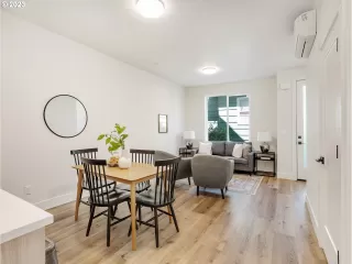 Photo #3: 23102497 Listing