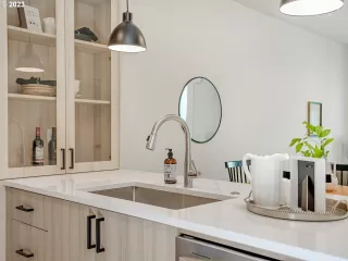 Photo #6: 23102497 Listing