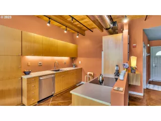 Photo #1: 23102592 Listing 