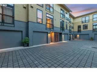 Photo #2: 23103352 Listing