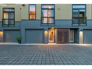 Photo #3: 23103352 Listing