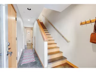 Photo #4: 23103352 Listing