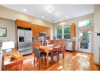 Photo #6: 23103352 Listing