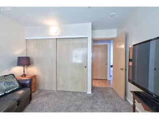 Photo #3: 23103404 Listing