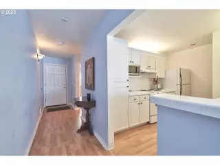 Photo #4: 23103404 Listing