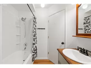 Photo #2: 23103615 Listing 