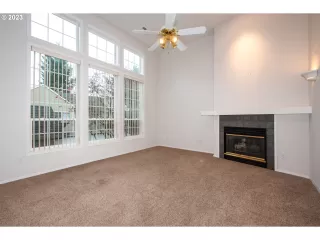 Photo #4: 23104122 Listing