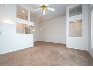 Photo #5: 23104122 Listing