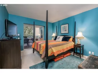 Photo #3: 23104285 Listing