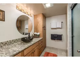 Photo #6: 23104285 Listing