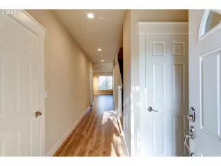 Photo #4: 23104574 Listing