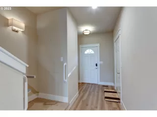 Photo #5: 23104574 Listing