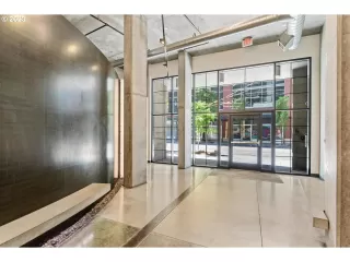 Photo #3: 23105718 Listing