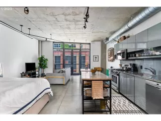 Photo #4: 23105718 Listing