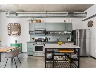 Photo #5: 23105718 Listing